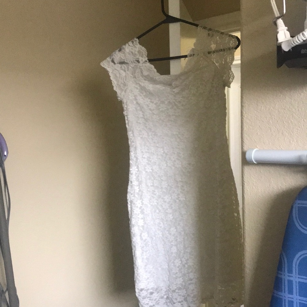 White cap sleeve floral lace dress